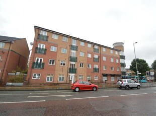 Flat to rent in Chorlton Road, Hulme, Manchester M15