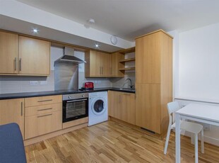 Flat to rent in Churchill Way, Cardiff CF10