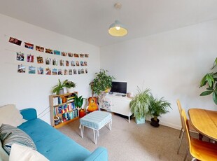 Flat to rent in Clarendon Place, Kemptown, Brighton BN2