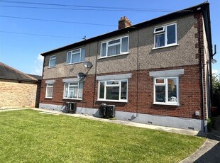 Flat to rent in Coppins Road, Clacton-On-Sea CO15
