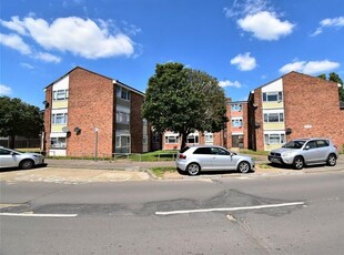 Flat to rent in Coronation Avenue, East Tilbury, Tilbury RM18