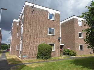Flat to rent in Crest Court, Bobblestock, Hereford HR4