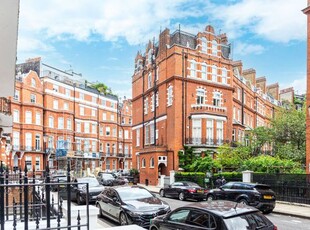 Flat to rent in Egerton Gardens, Chelsea, London SW3