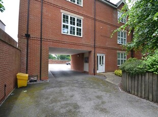 Flat to rent in Egerton Road, Woodthorpe, Nottingham NG5