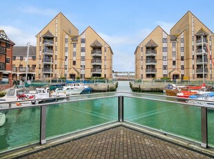 Flat to rent in Emerald Quay, Shoreham-By-Sea BN43