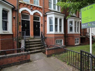 Flat to rent in Evington Road, Evington, Leicester LE2