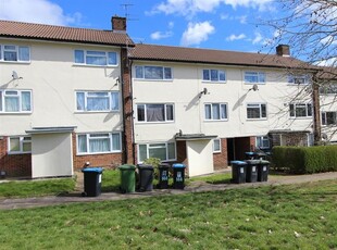 Flat to rent in Fennycroft Road, Hemel Hempstead, Hertfordshire HP1