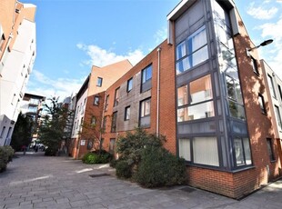 Flat to rent in French Court, 63 Castle Way, Southampton, Hampshire SO14