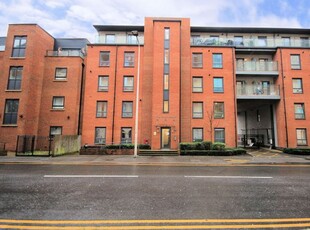 Flat to rent in Friary Court, Tudor Road, Reading, Berkshire RG1