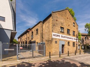Flat to rent in Granary House, 2 Hope Wharf SE16