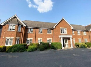 Flat to rent in Guildford Road, West End, Woking GU24