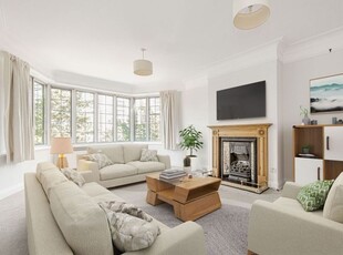 Flat to rent in Harvard House, Manor Fields SW15
