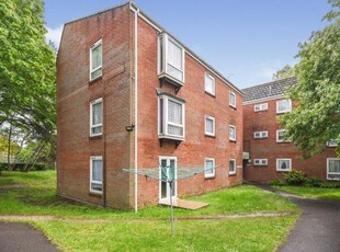 Flat to rent in Hasler Road, Poole BH17