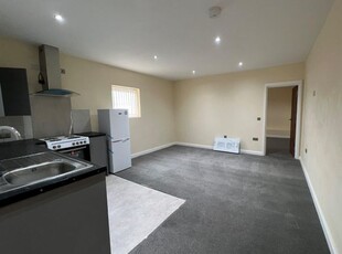 Flat to rent in Hobs Moat Road, Solihull B92