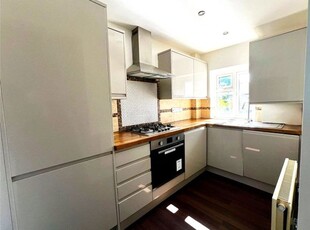 Flat to rent in January House, Birdhurst Rise, South Croydon CR2