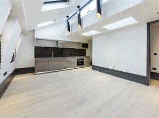 Flat to rent in King Street, Covent Garden WC2E