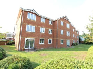 Flat to rent in Kings Lodge, Benfleet Road, Hadleigh SS7