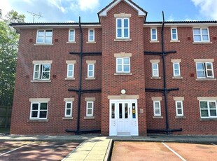 Flat to rent in Ladybower Close, Upton, Wirral CH49