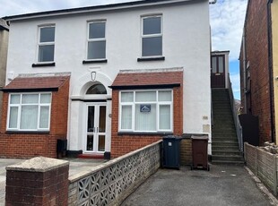 Flat to rent in Linaker Street, Southport PR8