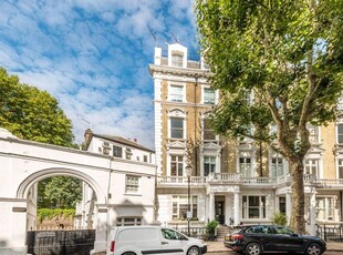 Flat to rent in Linden Gardens, Bayswater, London W2
