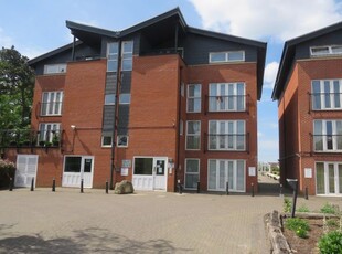 Flat to rent in Lodge Road, Kingswood, Bristol BS15