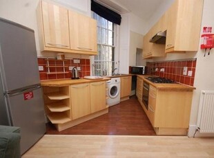 Flat to rent in Lutton Place, Edinburgh EH8
