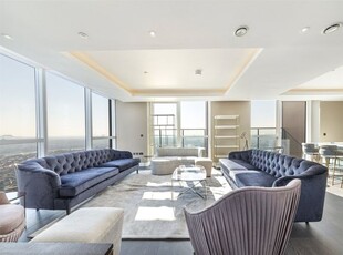 Flat to rent in Maine Tower, 9 Harbour Way, Canary Wharf, London E14
