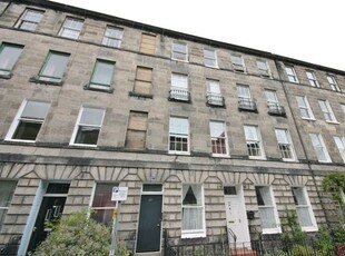 Flat to rent in Montague Street, Newington, Edinburgh EH8