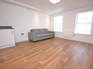 Flat to rent in Oxford Road, Reading, Berkshire RG1