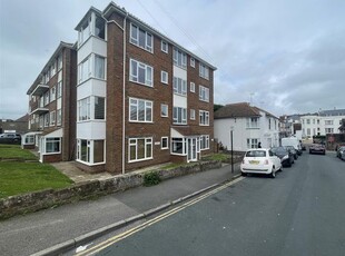 Flat to rent in Park Crescent, Rottingdean, Brighton BN2