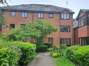 Flat to rent in Peakes Place, Granville Road, St. Albans AL1