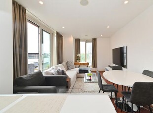 Flat to rent in Peninsula Apartments, London W2