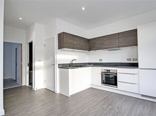 Flat to rent in Prestige House, 23-26 High Street, Egham, Surrey TW20
