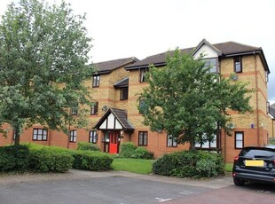 Flat to rent in Redwood Grove, Bedford MK42