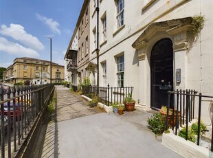 Flat to rent in Richmond Terrace, Clifton, Bristol BS8