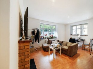 Flat to rent in St. Edmunds Court, 13-18 St. Edmunds Terrace NW8