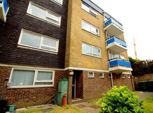 Flat to rent in Surry Street, Shoreham-By-Sea BN43