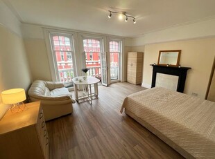 Flat to rent in Transept Street, London NW1