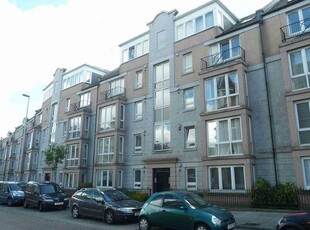 Flat to rent in Union Grove, Top Floor AB10