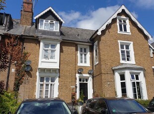 Flat to rent in Upton Park, Slough SL1