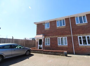 Flat to rent in Westminster Court, Whitehall Close, Colchester CO2