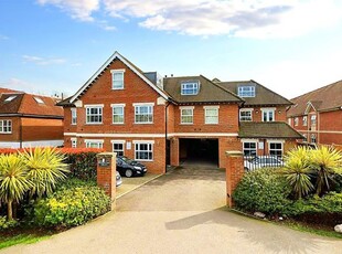 Flat to rent in William Court, Manor Road, Chigwell, Essex IG7