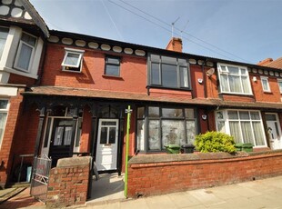 Flat to rent in Withens Lane, Wallasey CH45