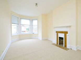 Flat to rent in York Road, Guildford GU1