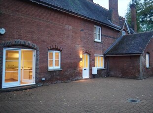 Maisonette to rent in Ascot, Berkshire SL5