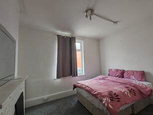 Room in a Shared House, Martin Street, M5