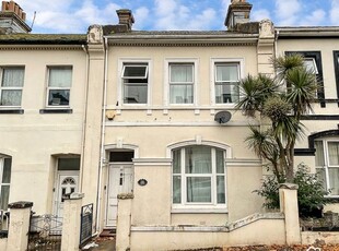 Room to rent in Bampfylde Road, Torquay TQ2