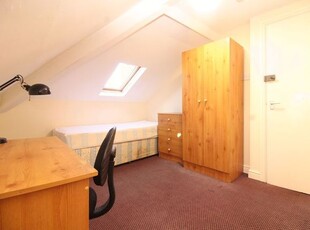 Room to rent in Salters Road, Gosforth, Newcastle Upon Tyne NE3