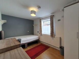 Room to rent in Tewkesbury Street, Cathays CF24