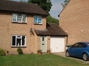 Semi-detached house to rent in Meadow Way, Yarnton OX5